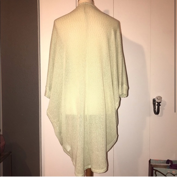 Bundle of two (mint & tiffany) green light weight sweaters - Picture 3 of 12